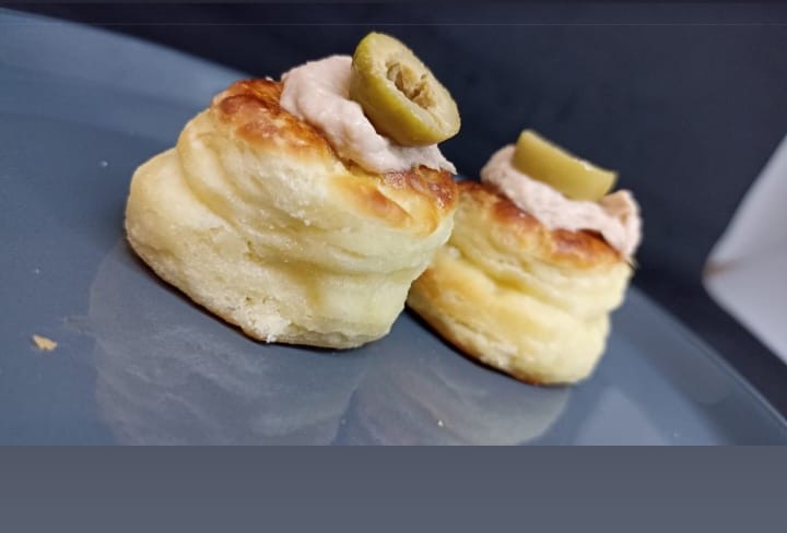 Bocaditos de hojaldre para lunch y catering artesanal en Montevideo